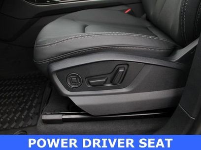 New 2025 Audi Q8 Premium