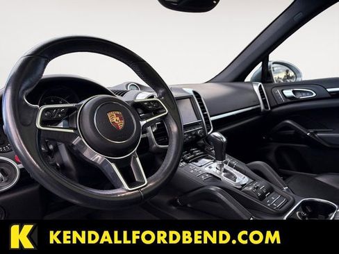 Used 2016 Porsche Cayenne Base image 9