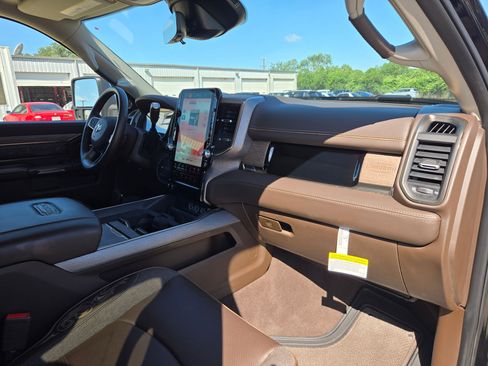 Used 2025 RAM 2500 Limited AWD/4WD image 25
