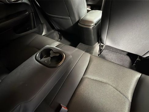 Used 2013 Dodge Avenger SE image 28