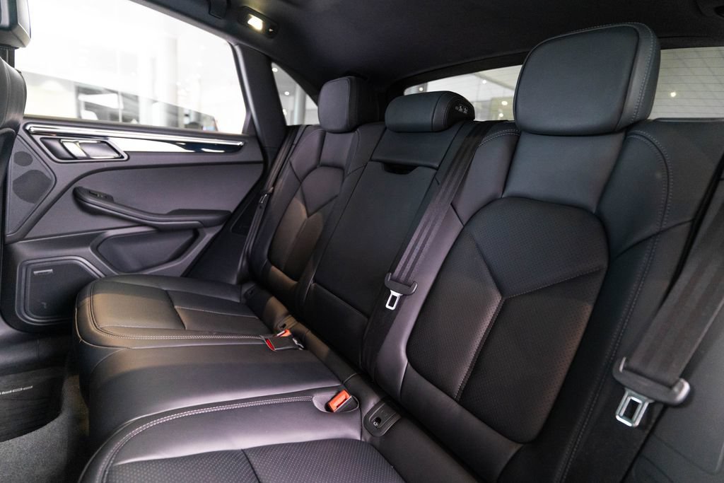 Certified 2026 Porsche Macan AWD/4WD image 35