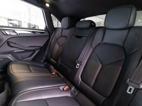 Certified 2026 Porsche Macan AWD/4WD image 35