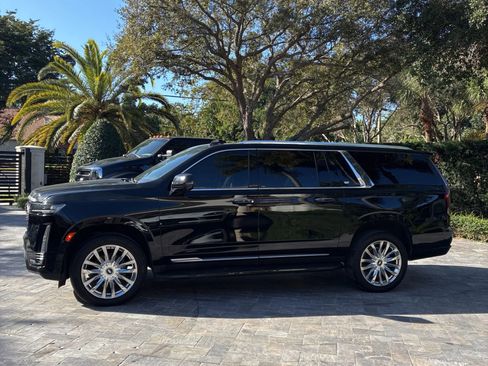 Used 2023 Cadillac Escalade ESV Premium Luxury image 3