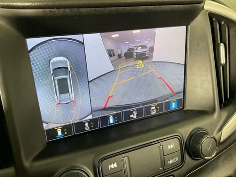 Used 2023 GMC Terrain SLT w/ Tech Package image 12