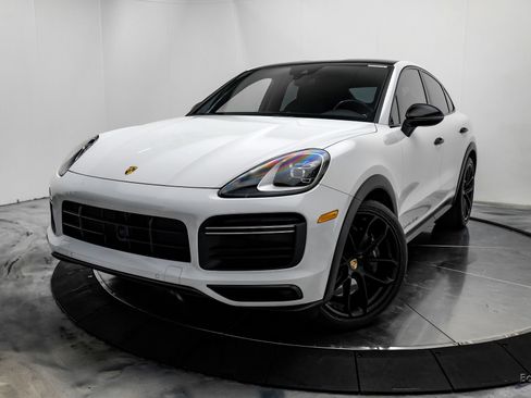 Used 2022 Porsche Cayenne Turbo image 5