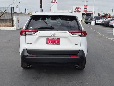 Used 2025 Toyota RAV4 XLE FWD image 9