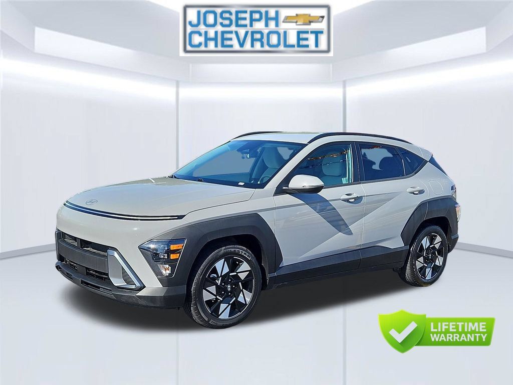 Used 2025 Hyundai Kona SEL FWD image 2