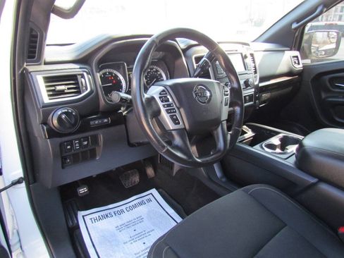 Used 2018 Nissan Titan SV w/ SV Convenience Package image 9