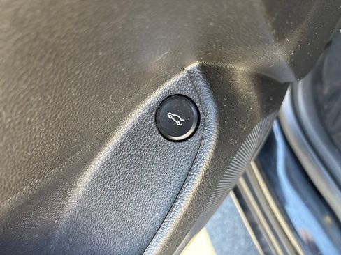 Used 2018 Chevrolet Cruze LS FWD image 17