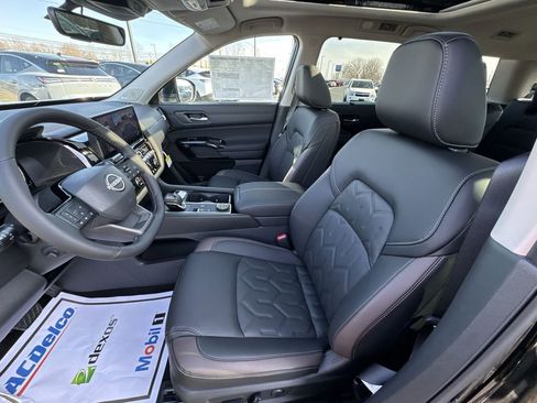 New 2026 Nissan Pathfinder Platinum image 11