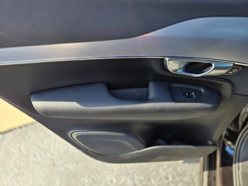 Used 2018 Volvo XC90 T5 Momentum image 18