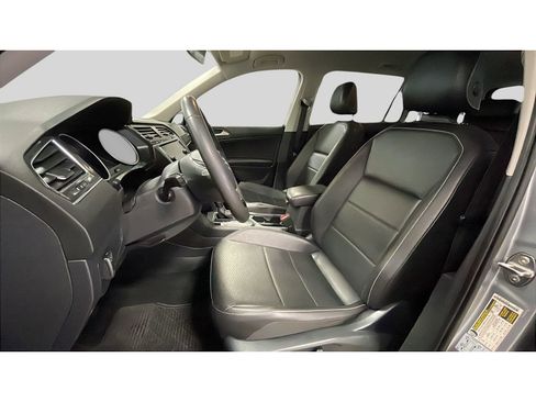 Used 2021 Volkswagen Tiguan SE image 11