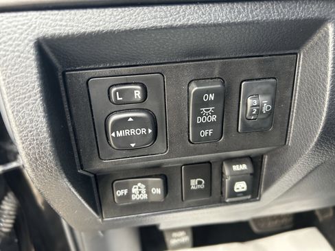 Certified 2019 Toyota Tundra SR5 w/ TRD Off Road Package AWD/4WD image 16