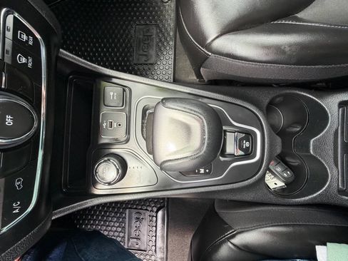 Used 2020 Jeep Cherokee Latitude Plus w/ Cold Weather Group AWD/4WD image 22