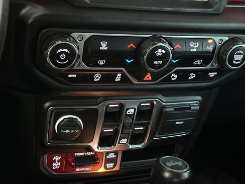 Used 2021 Jeep Wrangler Unlimited Rubicon w/ Uconnect 4C Nav & Sound Group AWD/4WD image 24