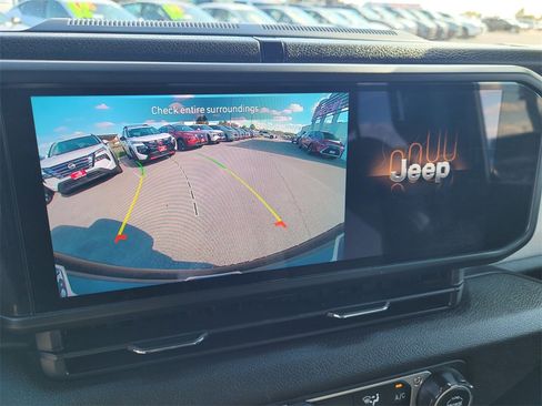 Used 2024 Jeep Wrangler Unlimited image 18