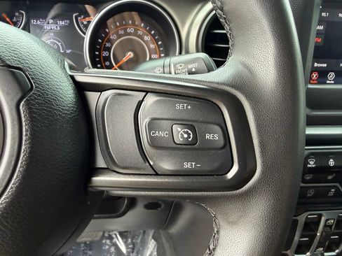 Used 2023 Jeep Gladiator Sport image 26