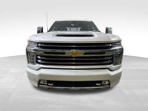 Used 2023 Chevrolet Silverado 2500 High Country w/ Z71 Off-Road Package image 9