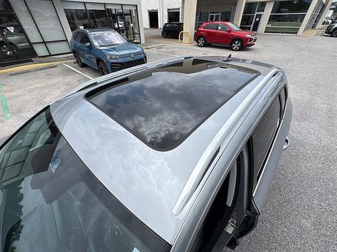 Used 2023 Volkswagen Taos SE w/ Panoramic Sunroof Package FWD image 13