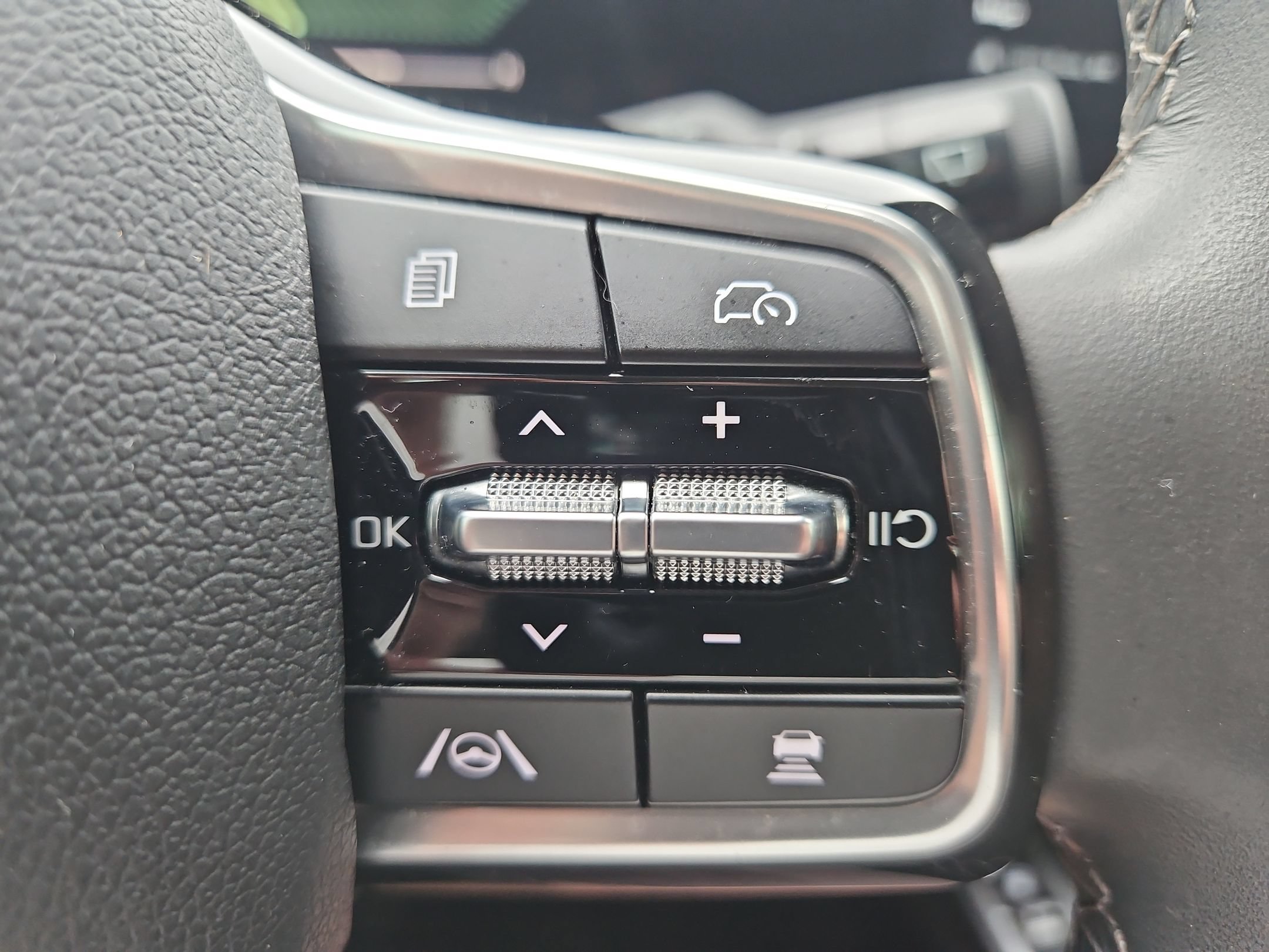Used 2025 Kia Sorento S w/ Panoramic Sunroof Package FWD image 29