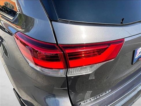 Used 2018 Toyota Highlander SE AWD/4WD image 29