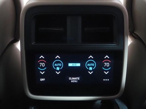 Used 2022 Porsche Taycan image 19