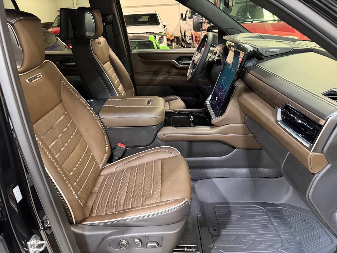 Used 2026 GMC Yukon Denali Ultimate w/ LPO, Floor Liner Package AWD/4WD image 25