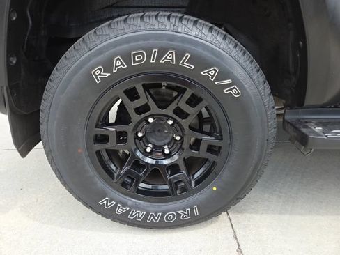 Used 2019 Toyota 4Runner SR5 AWD/4WD image 12