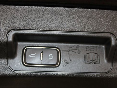 Used 2023 Ford Explorer Limited image 29