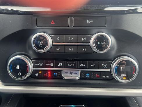 Used 2023 Ford Expedition XLT image 22