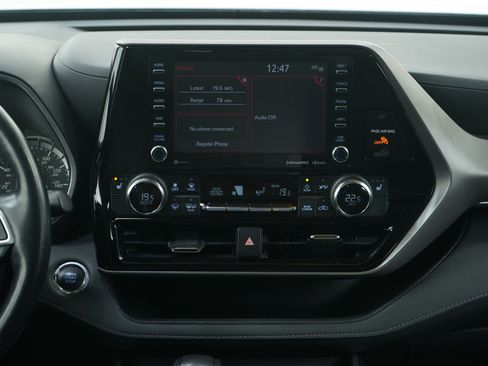 Used 2022 Toyota Highlander XLE image 17