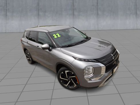 Used 2023 Mitsubishi Outlander SE FWD image 2
