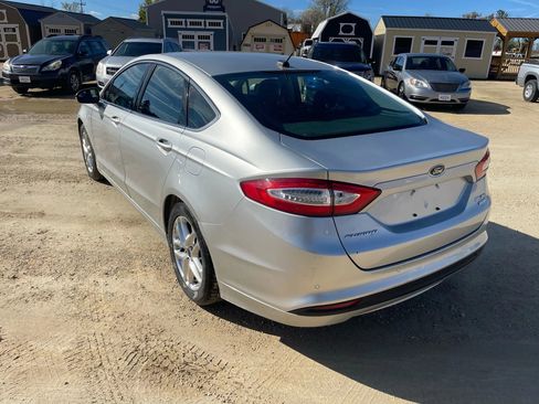 Used 2013 Ford Fusion SE image 2