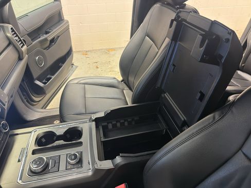 Used 2019 Ford Expedition Max XLT image 19