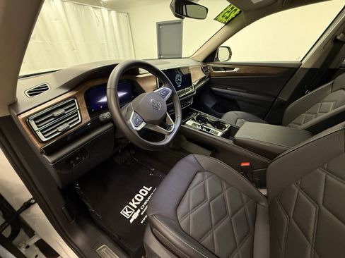 Used 2025 Volkswagen Atlas SE image 11