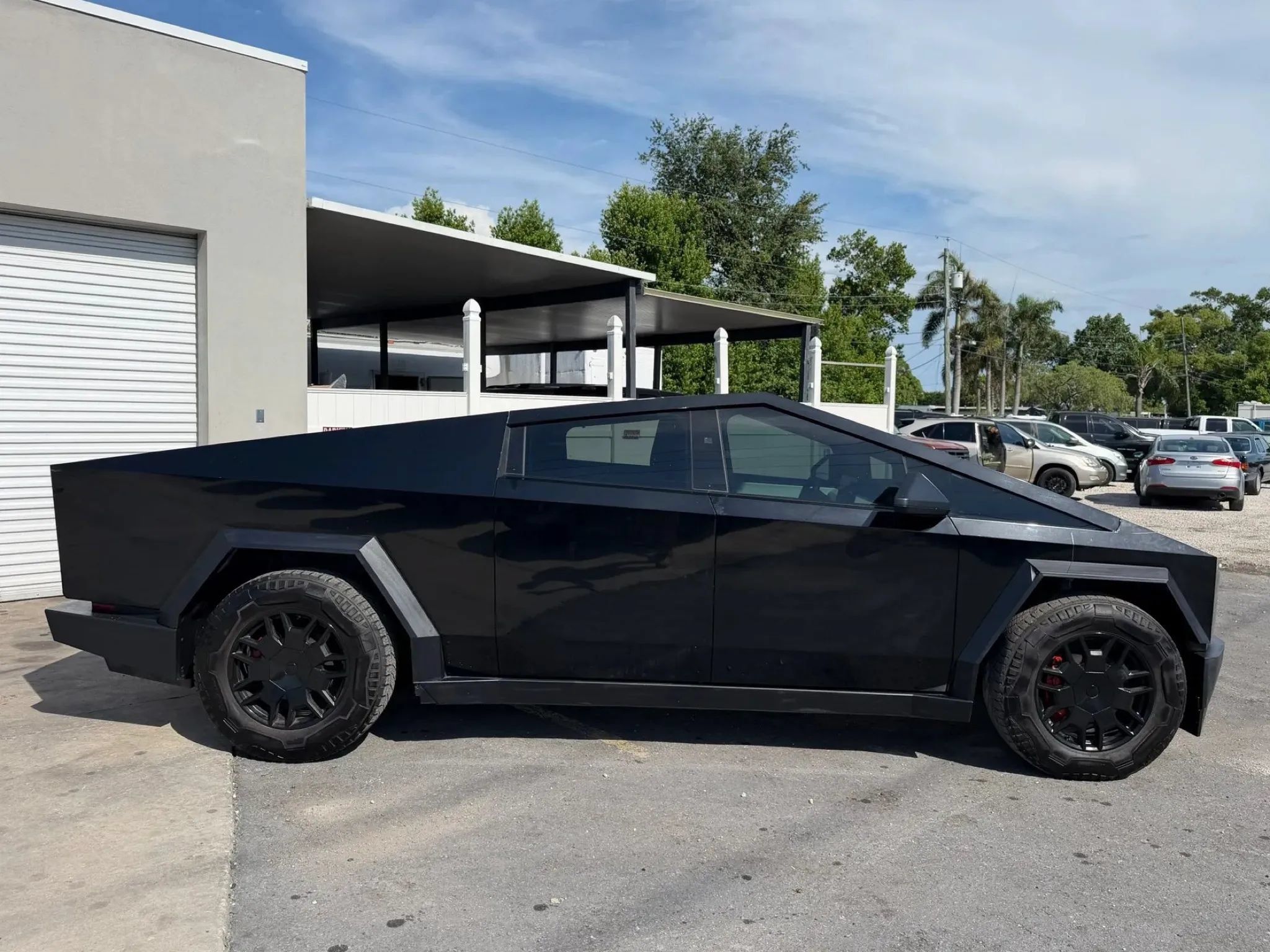 Used 2024 Tesla Cybertruck AWD Crew Cab image 5