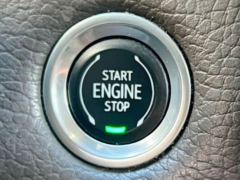 Used 2021 GMC Yukon Denali w/ Denali Premium Package image 36