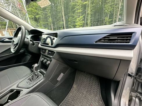Used 2023 Volkswagen Taos SE w/ Panoramic Sunroof Package FWD image 31