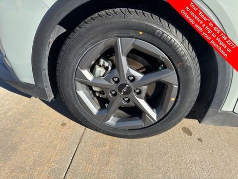 Used 2025 Kia K4 LXS image 9