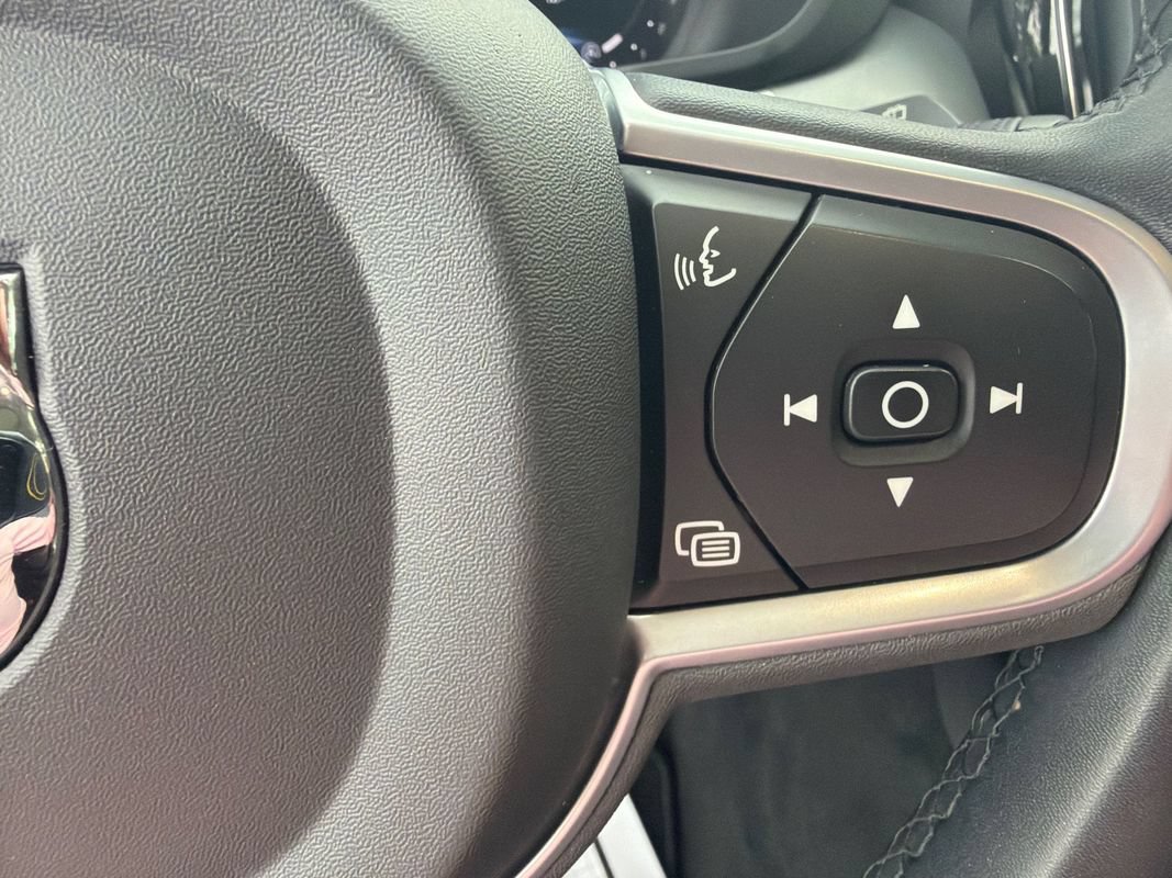 Used 2023 Volvo XC60 B5 Core w/ Climate Package FWD image 13