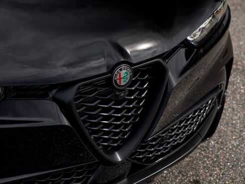 New 2025 Alfa Romeo Tonale w/ Premium Package image 23