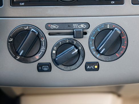 Used 2009 Nissan Versa S w/ Convenience Pkg image 31