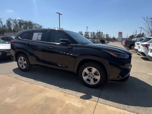 Used 2023 Toyota Highlander L FWD image 8