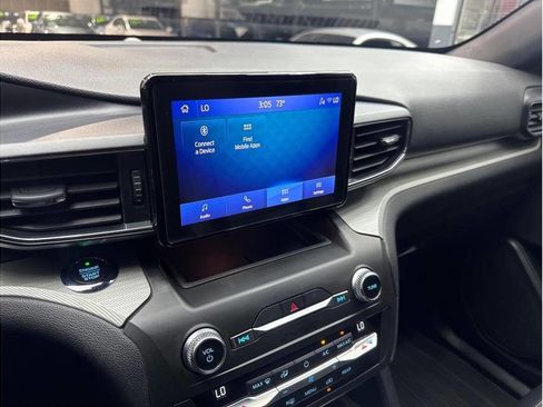 Used 2020 Ford Explorer XLT w/ Equipment Group 202A image 12