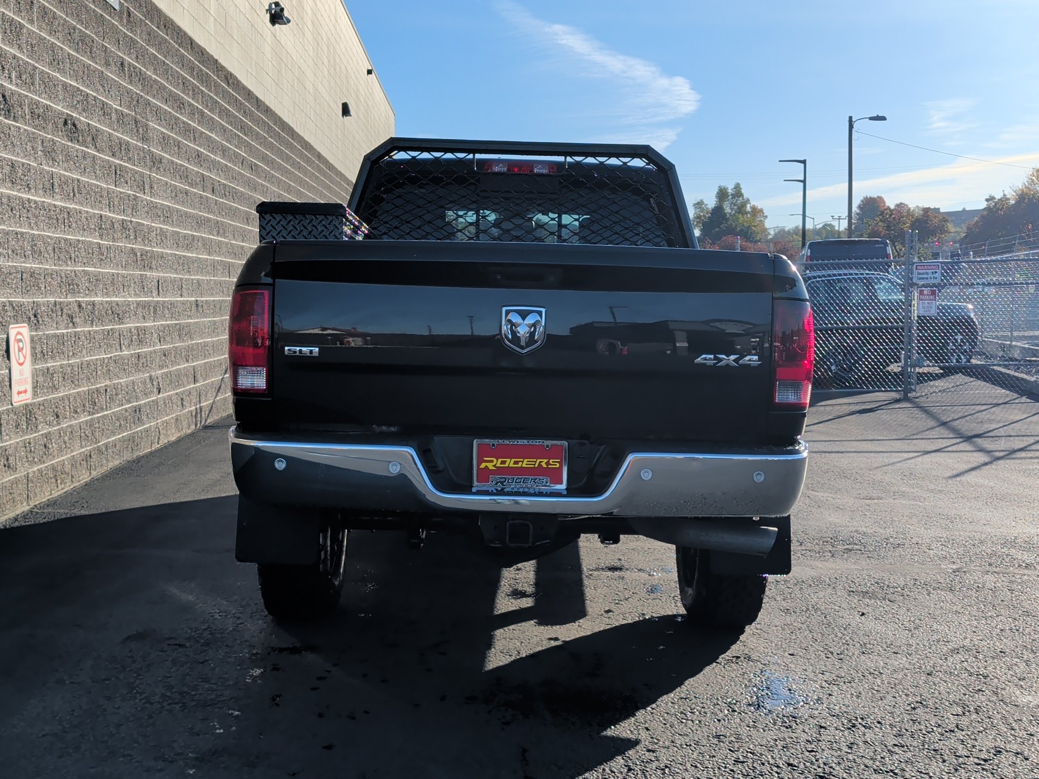 Used 2018 RAM 3500 SLT w/ Cold Weather Group AWD/4WD image 7
