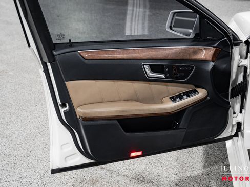 Used 2011 Mercedes-Benz E 550 4MATIC Sedan image 15