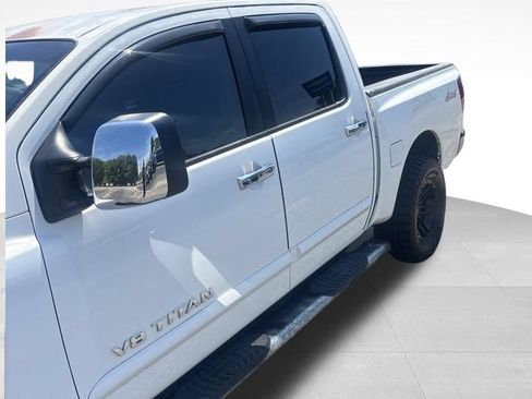 Used 2005 Nissan Titan SE w/ (R02) SE Off-Road Pkg AWD/4WD image 4