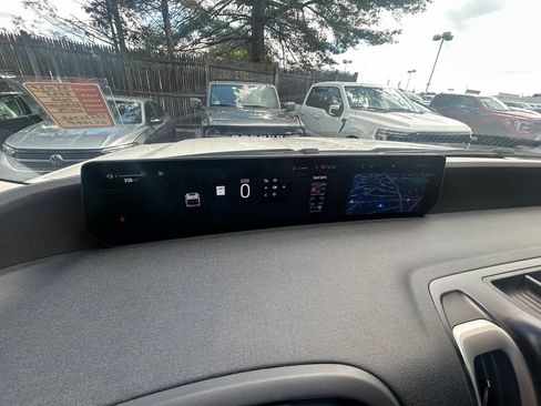 Used 2025 Ford Expedition Active AWD/4WD image 17