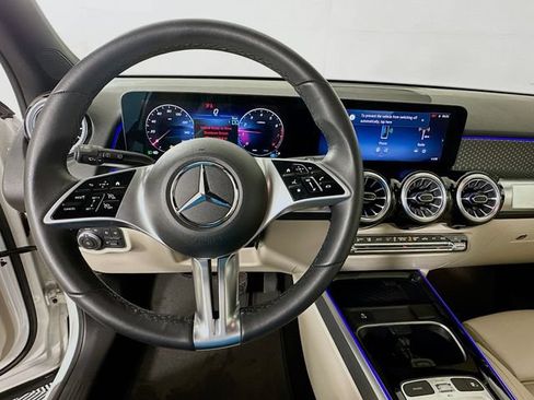 Used 2025 Mercedes-Benz GLB 250 w/ Exclusive Package image 11