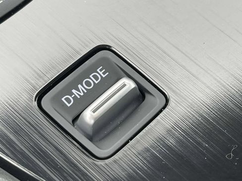 Used 2025 Nissan Rogue S image 29